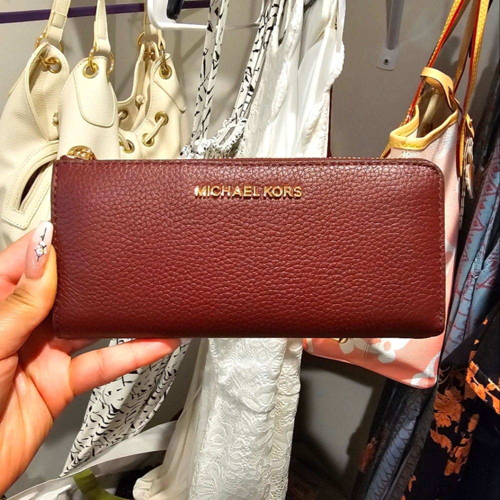 Michael Kors Zip Wallet